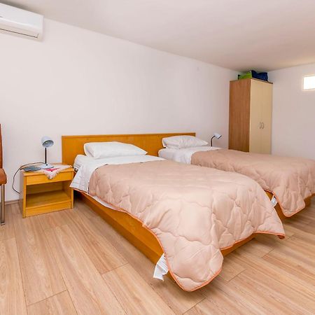 פרימוסטן Apartment Jelena מראה חיצוני תמונה